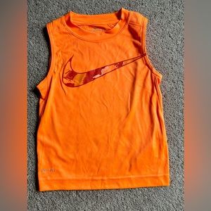 Nike boys sleeveless dri-fit athletic bright orange camo swish size 2-3 years